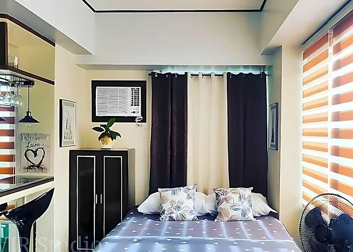 Deluxe Couple - With View In Alabang! 호텔 4*